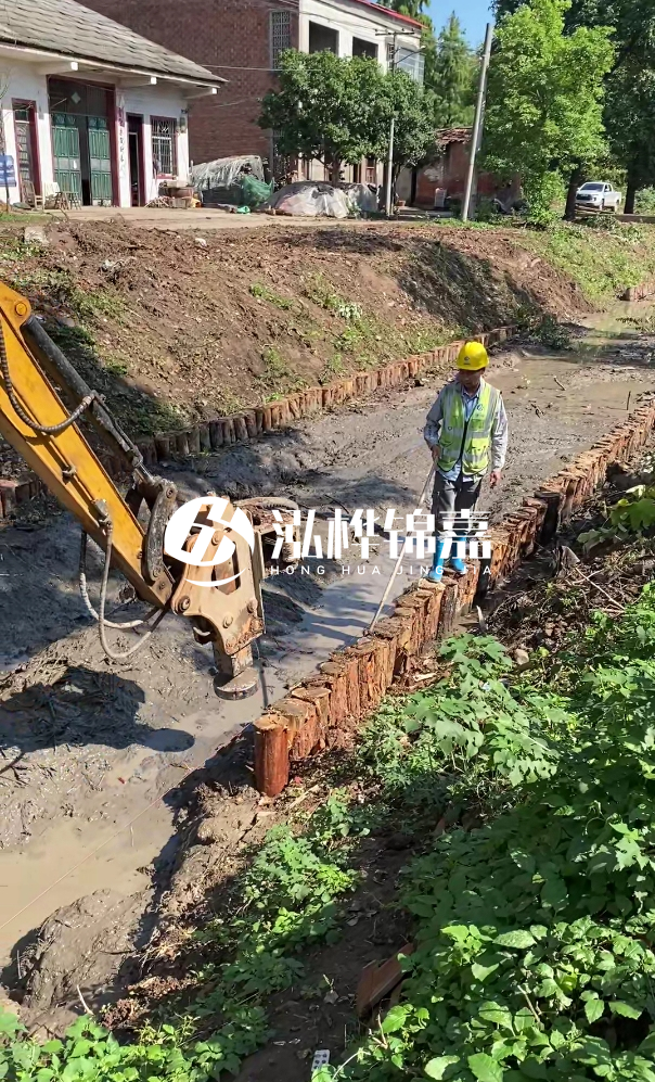 寧德河道清淤專業施工-挖掘機清理河底淤泥的深度如何控制？